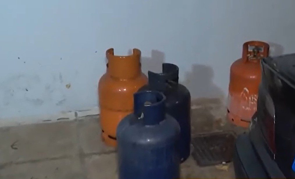 Περιστέρι: Στο νοσοκομείο 65χρονος από φωτιά σε διαμέρισμα – Εντοπίστηκαν φιάλες υγραερίου και γκαζάκια (Video)