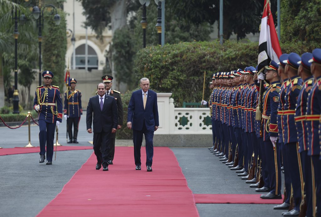 Αίγυπτος: Πρώτη επίσημη επίσκεψη του Ερντογάν μετά από 12 χρόνια (Video)