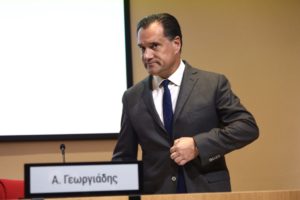 Ο Άδωνης Γεωργιάδης απειλεί τους νοσοκομειακούς γιατρούς να τους πάει στα δικαστήρια