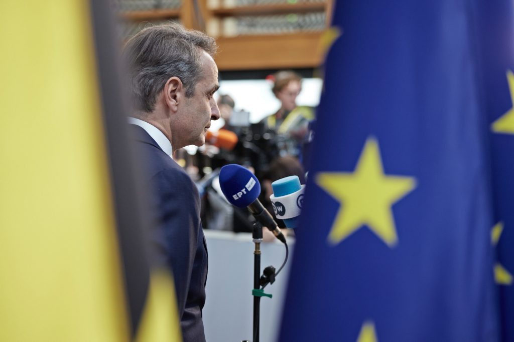 Εφιάλτης για Μητσοτάκη το ψήφισμα – «κόλαφος» για το Κράτος Δικαίου – Μάχη παρασκηνίου για να μην περάσει (Έγγραφο)