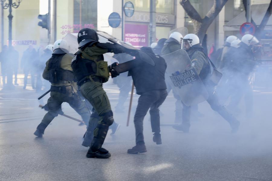 Θεσσαλονίκη: Με ΜΑΤ και χημικά απάντησε η κυβέρνηση στις φοιτητικές κινητοποιήσεις (Video – Photos)