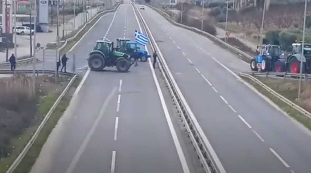 Αγρότες: Εκλεισαν την Ε.Ο. Θεσσαλονίκης – Νέων Μουδανιών – Αγωνιστική «απάντηση» στην κυβερνητική αδιαλλαξία (Video)