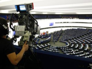 Ευρωκοινοβούλιο: Εγκρίθηκε με μεγάλη πλειοψηφία η προστασία δημοσιογράφων από καταχρηστικές αγωγές (SLAPPs)