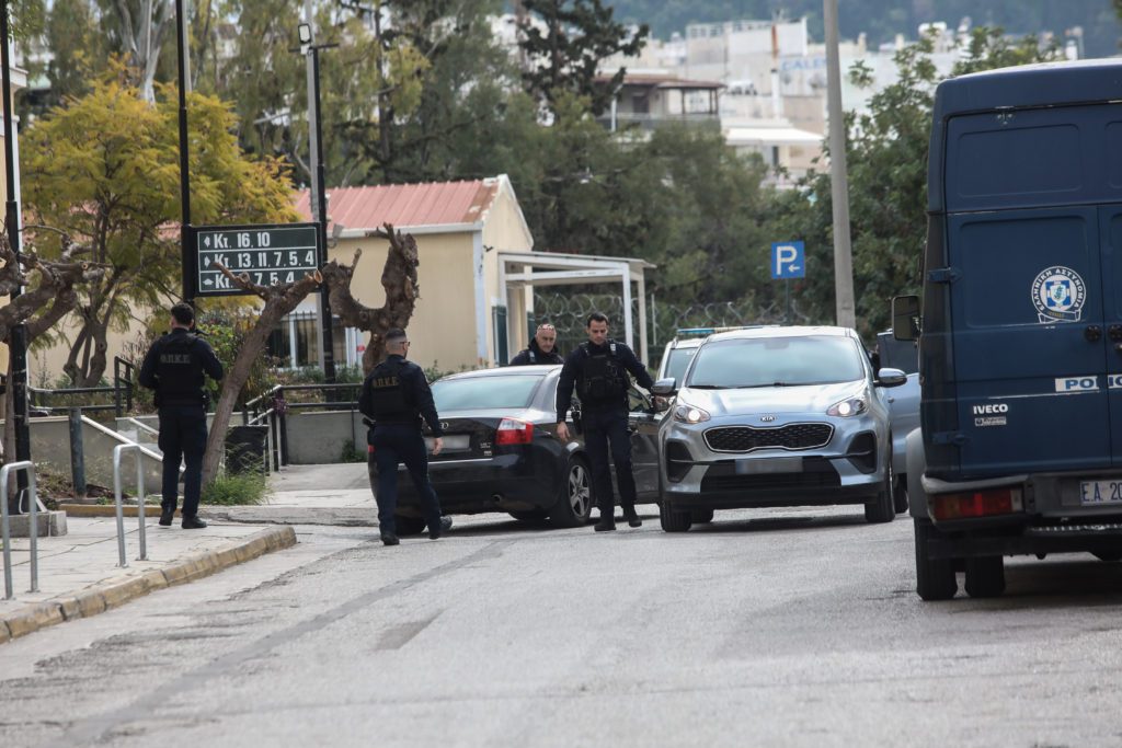 ΕΛΑΣ: Δε συνδέονται μεταξύ τους οι 4 συλληφθέντες – Πού κινούνται οι έρευνες για το πρώην μέλος των Πυρήνων και τους ΟΥΚαδες