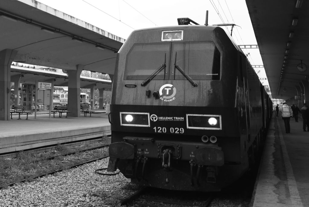 «Δυστυχώς πρέπει να πάρετε αυτοκίνητο»: Γολγοθάς για τα ΑμεΑ τα δρομολόγια τρένου Θεσσαλονίκη – Λάρισα