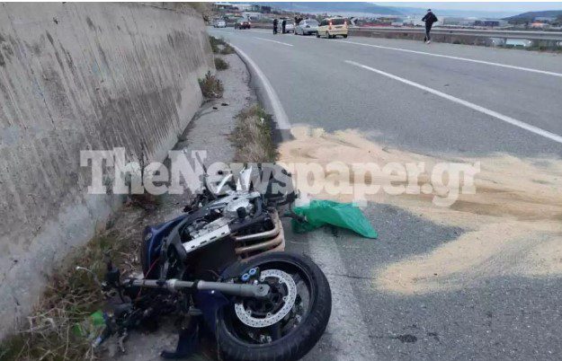 Βόλος: Μοτοσικλετιστής εκσφενδονίστηκε στις μπάρες του δρόμου και σκοτώθηκε