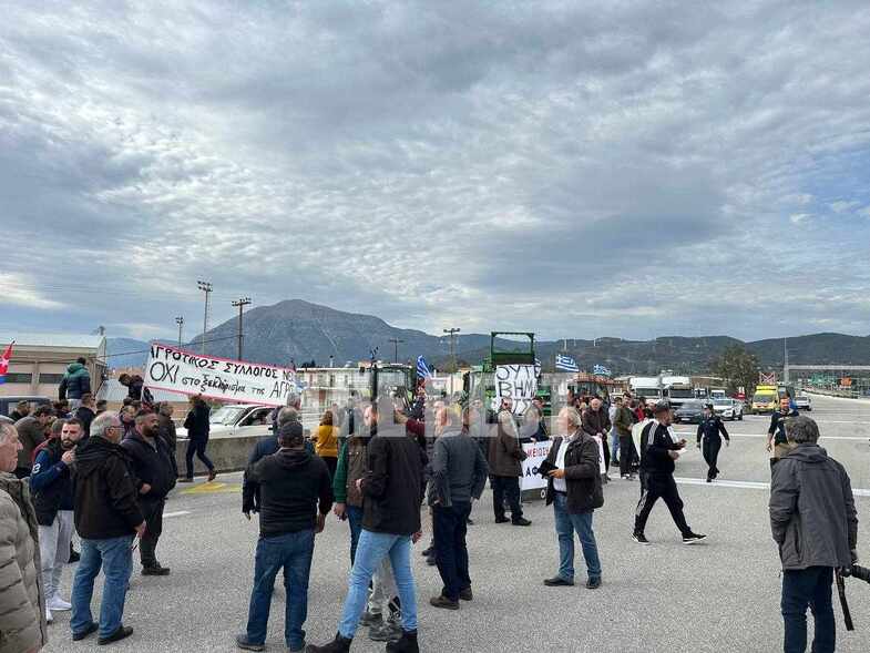 Κινητοποίηση αγροτών στη γέφυρα Ρίου – Αντιρρίου / Συνεχίζονται οι διαμαρτυρίες ενόψει συνάντησης με Μητσοτάκη