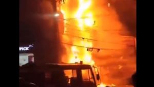 Μπανγκλαντές: Τουλάχιστον 43 νεκροί από πυρκαγιά σε εμπορικό κέντρο της πρωτεύουσας (Videos)