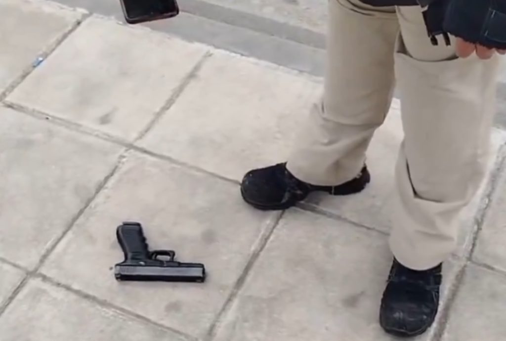 Θεσσαλονίκη:Αστυνομικός των ΜΑΤ χάνει το όπλο του και… το βρίσκουν περαστικοί (Video)