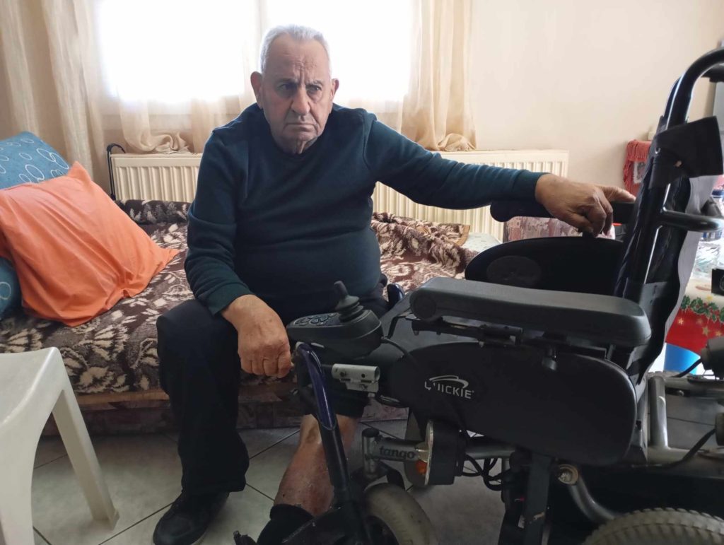 Χαλκιδική: Μεγάλη αστυνομική επιχείρηση για να κάνουν έξωση -ξανά- σε 82χρονο με αναπηρία (Video)