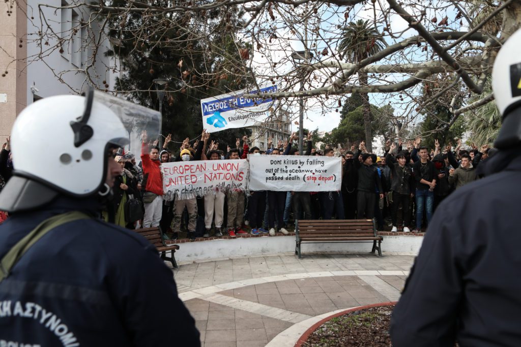 Νέες παρεμβάσεις Χρυσοχοΐδη για τις πορείες – Τα σχέδια για διαμεσολαβητές και την ομάδα «ΟΔΟΣ»