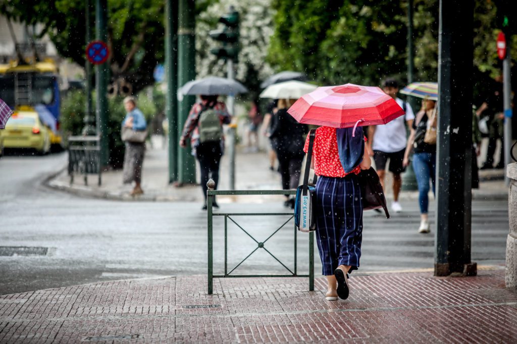 Καιρός: Με βροχές και καταιγίδες η Τρίτη – Πώς θα εξελιχθούν τα φαινόμενα τις επόμενες ώρες (LIVE)