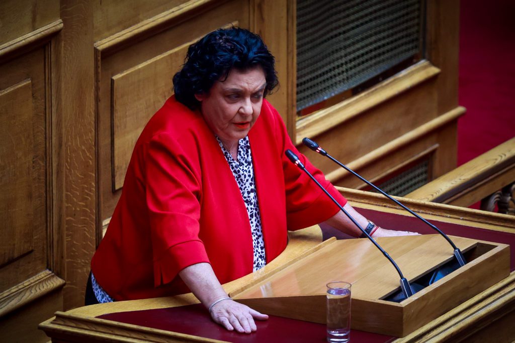 Ατύχημα είχε η Λιάνα Κανέλλη στη διάρκεια εκπομπής για τις ευρωεκλογές (Video)