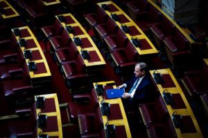 Παραπομπή Καραμανλή για Τέμπη: Τα σενάρια, ο καταλυτικός παράγοντας και η «γαλάζια» παγίδα