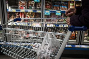 Αισχροκέρδεια: Ελληνικά προϊόντα πωλούνται φθηνότερα στη Γερμανία (Video)