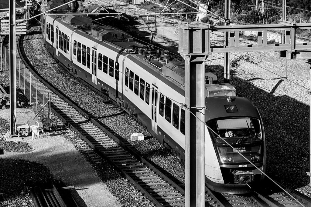 Νέο σοβαρό περιστατικό: Τρένο παραβίασε ερυθρό σηματοδότη στους Αγίους Αναργύρους – «Επιδημία» βλαβών