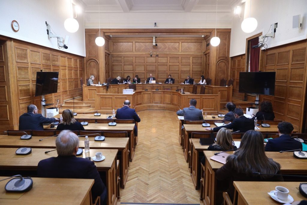 Εξεταστική για το έγκλημα στα Τέμπη: Εγκρίθηκε το πόρισμα της ΝΔ για το μπάζωμα των ευθυνών