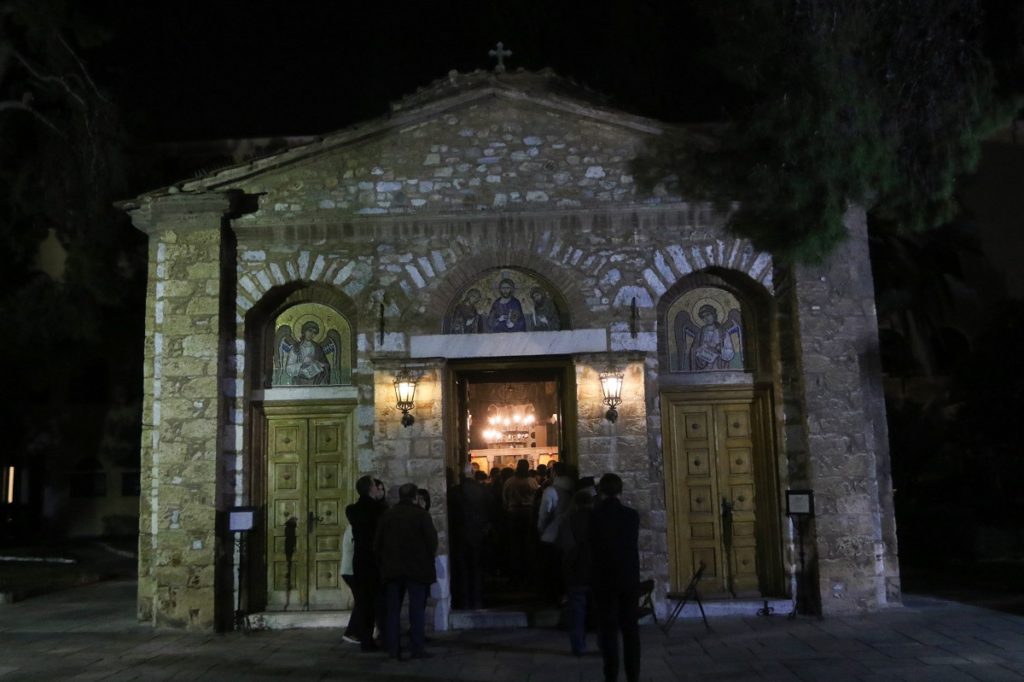 Εκκλησία: «Ιερός Πόλεμος» σε Σακελλαροπούλου και βουλευτές για τα ομόφυλα ζευγάρια