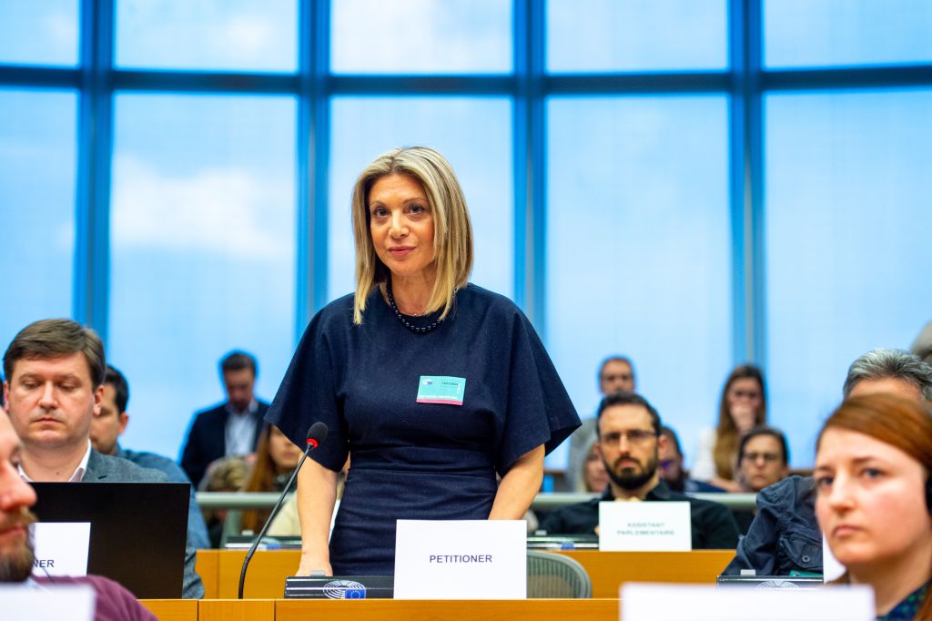 Μαρία Καρυστιανού: Ογκωδέστατος φάκελος στην ευρωπαία εισαγγελέα – «Όπλο μας οι 1.350.000 υπογραφές» (Video)