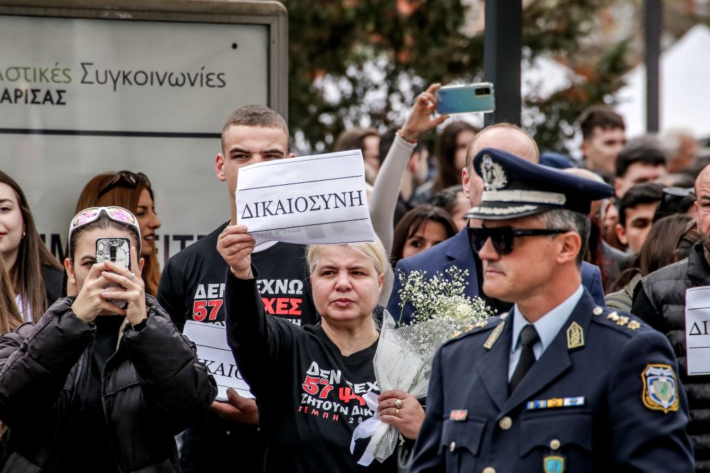 Έγκλημα Τέμπη: Οργή των συγγενών για το πόρισμα – Οι βουλευτές της ΝΔ δολοφονούν τις ψυχές μας (Video)