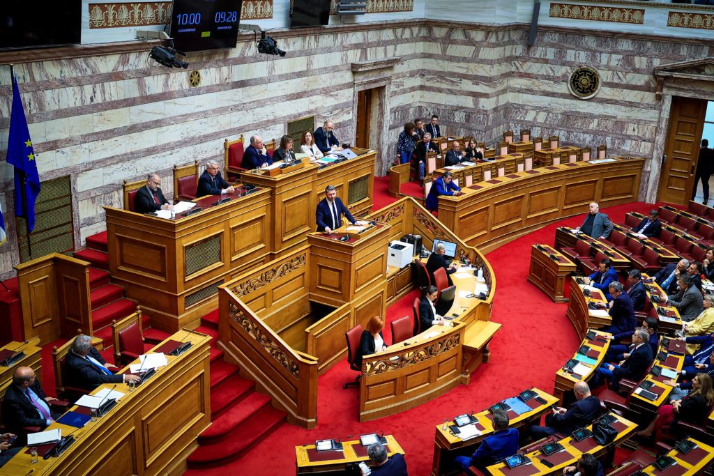 LIVE: Η συζήτηση στη Βουλή επί της πρότασης δυσπιστίας κατά της κυβέρνησης