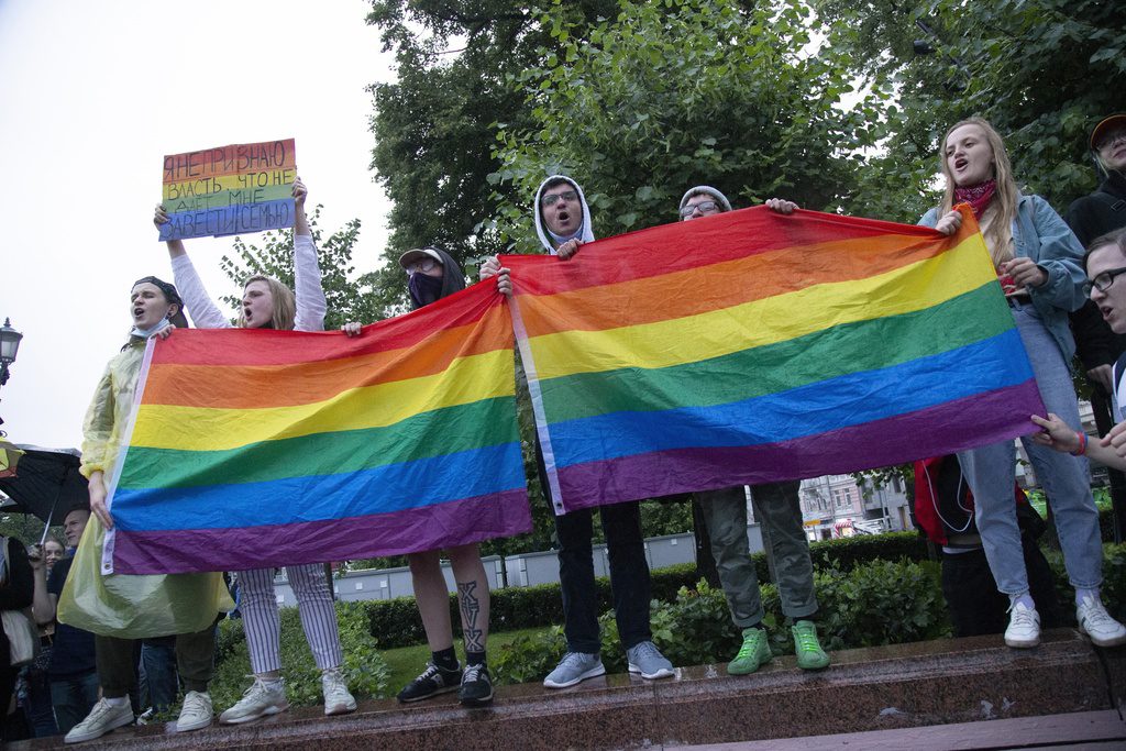 Ρωσία: Χαρακτηρίζει «τρομοκράτες» και «εξτρεμιστές» τα μέλη της κοινότητας ΛΟΑΤΚΙ+