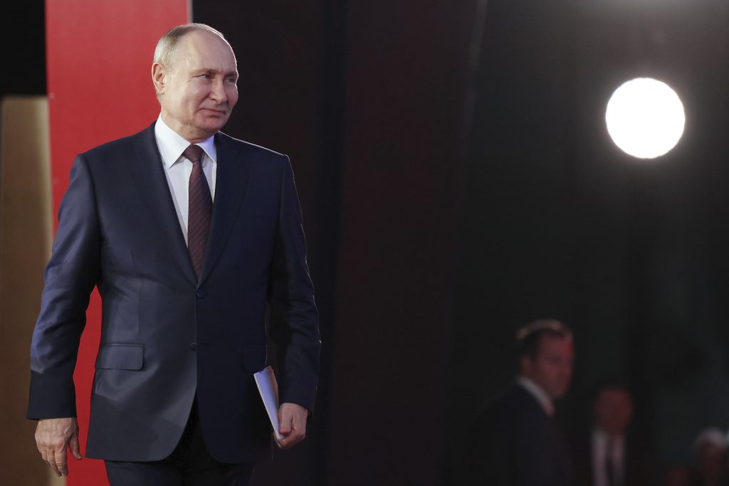 Πούτιν: Αξιοποιεί τις υπηρεσίες πληροφοριών για να παρακάμψει τις κυρώσεις – Προς επιβολή δασμών στα ρωσικά σιτηρά η ΕΕ