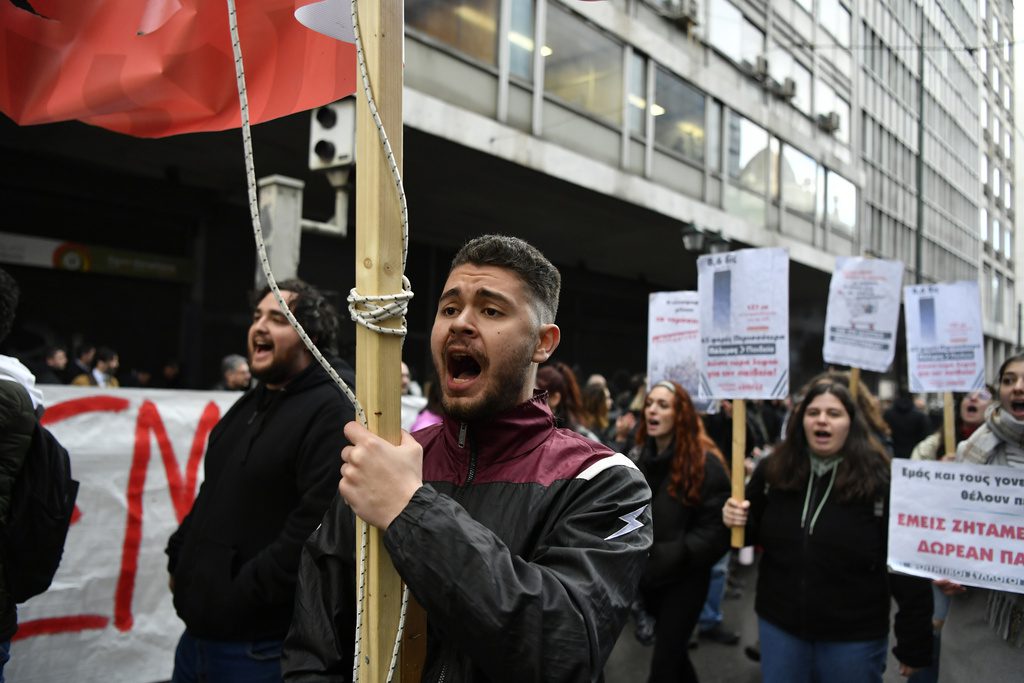 Φοιτητές: «Θα βουλιάξουμε την Αθήνα» – Την Παρασκευή, εντός και εκτός Βουλής, η κορύφωση για τα ιδιωτικά ΑΕΙ
