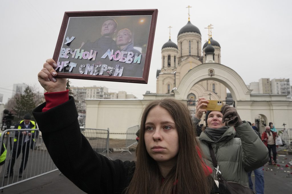 Wall Street Journal: «Ρώσοι εντοπίζονται νεκροί σε όλο τον κόσμο» – Αμερικανική «Σούπερ Τρίτη», στην Tagesspiegel