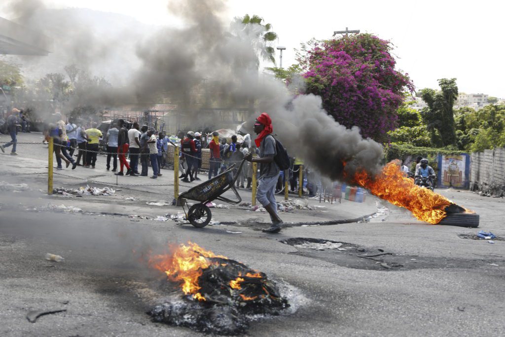 Πολιτικές εξελίξεις στην Αϊτή – Παραιτήθηκε ο πρωθυπουργός Αριέλ Ανρί