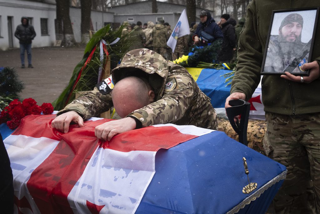 Ουκρανία: Τρεις νεκροί και δεκάδες τραυματίες από ρωσικούς πυραύλους στη γενέτειρα πόλη του Ζελένσκι