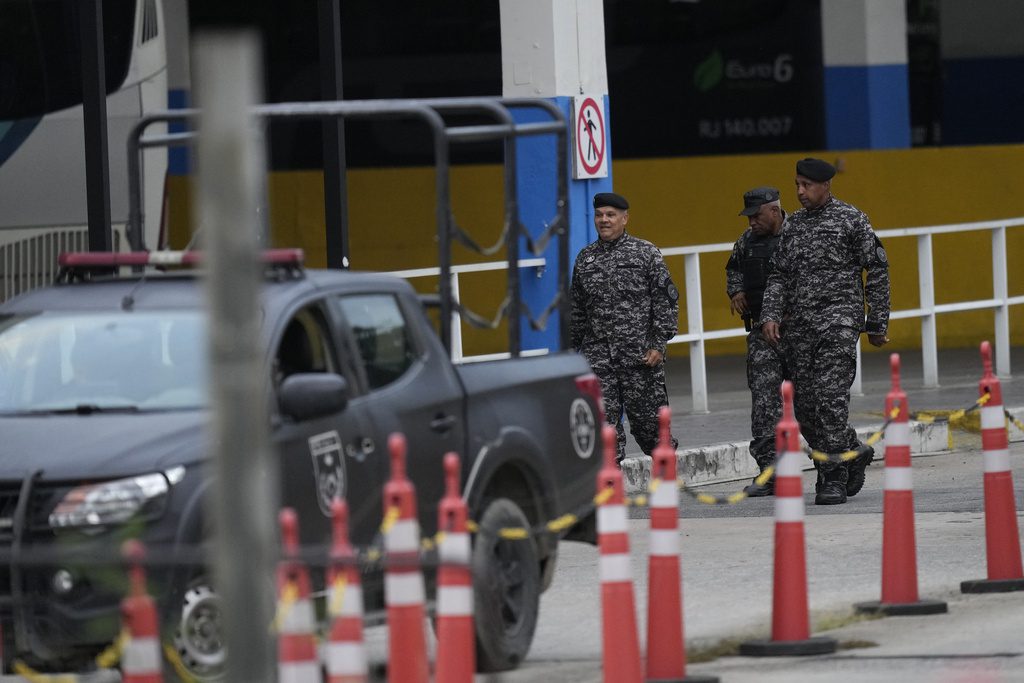 Βραζιλία: Ένοπλος κρατάει 15 όμηρους σε λεωφορείο