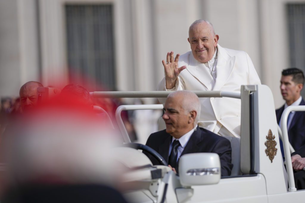 Πάπας Φραγκίσκος: Ο κομμουνισμός, τα σενάρια για παραίτηση, το παρελθόν με τις γυναίκες – Τι γράφει στην αυτοβιογραφία του