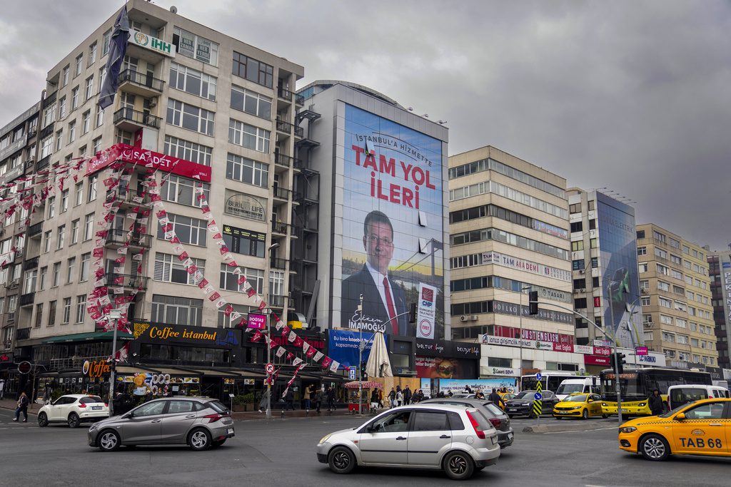 Τουρκία: Ανοιξαν οι κάλπες των δημοτικών εκλογών – Το βλέμμα στη «μάχη» της Κωνσταντινούπολης