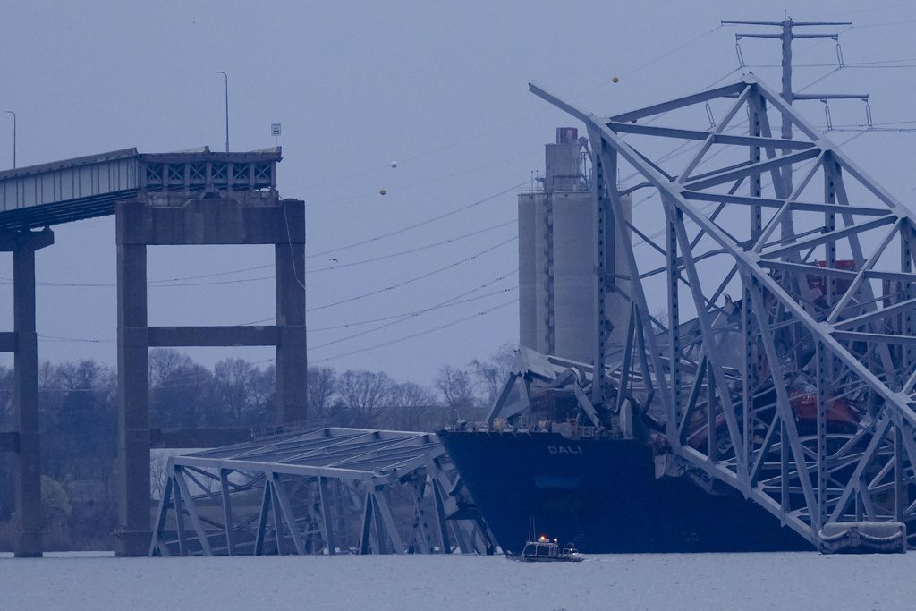 Γέφυρα Key Bridge: Νεκροί θεωρούνται οι έξι αγνοούμενοι – Το ολικό μπλακ άουτ και το παρελθόν του πλοίου (Photos)