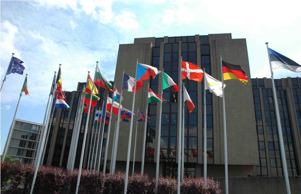 Ευρωπαϊκό Ελεγκτικό Συνέδριο: «Αδειάζει» τον Μητσοτάκη – Οι αξιολογήσεις της Κομισιόν στερούνται διαφάνειας και τεκμηρίωσης