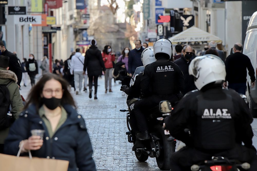 Επίθεση στην Ερμού: Στην Εντατική παραμένει η 22χρονη που χτυπήθηκε με μαχαίρι