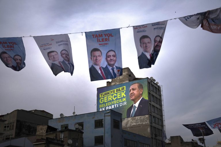 Τουρκία: Αντίστροφη μέτρηση για τις δημοτικές εκλογές – Η «μάχη» της Κωνσταντινούπολης και η κουρδική ψήφος