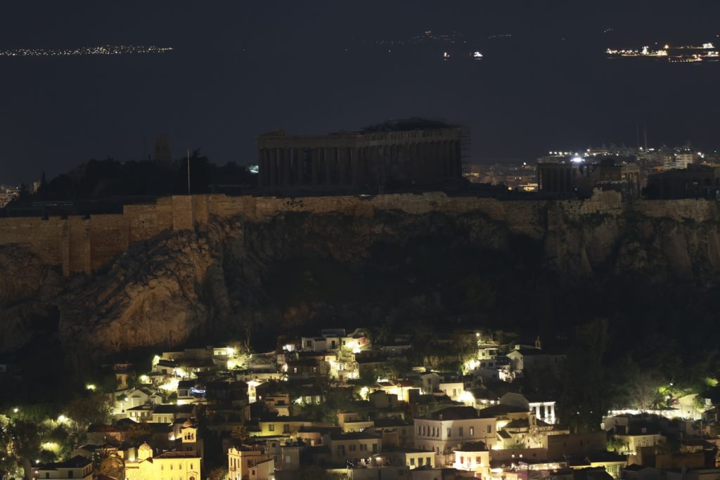 Ώρα της Γης: Στο σκοτάδι βυθίστηκε η Ακρόπολη και η Βουλή για μια ώρα