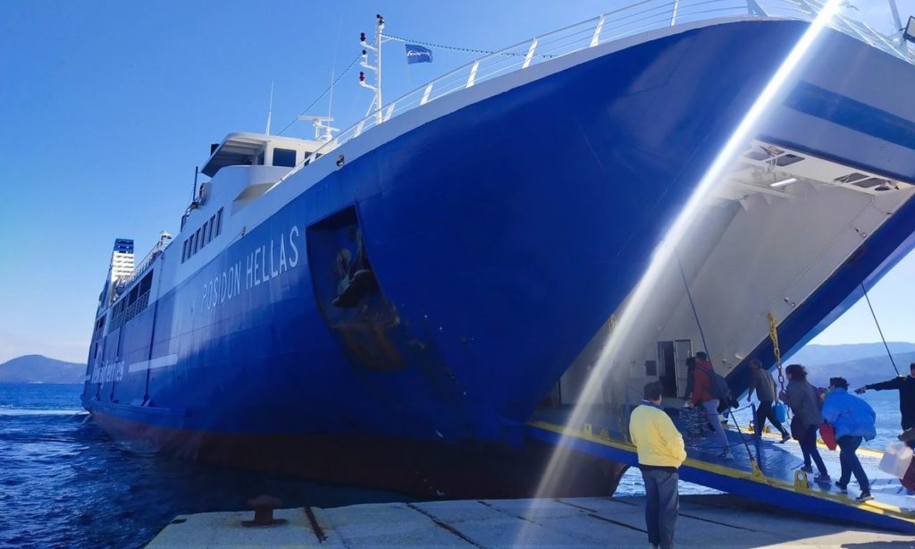 Πειραιάς: Επιστρέφει το «Απόλλων Ελλάς» λόγω μηχανικής βλάβης – Ταλαιπωρία για 453 επιβάτες