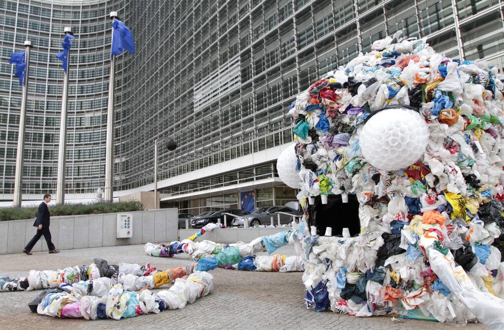 Ευρωκοινοβούλιο – «Κυκλική Οικονομία» : Νέοι κανονισμοί και περιορισμοί για τα πλαστικά και χημικά
