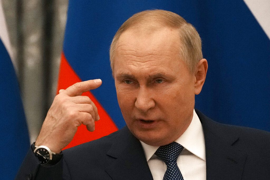 Ρωσία: Απαντά το Κρεμλίνο στις δηλώσεις Μακρόν και καταγγέλλει εκστρατεία επιρροής από ΗΠΑ