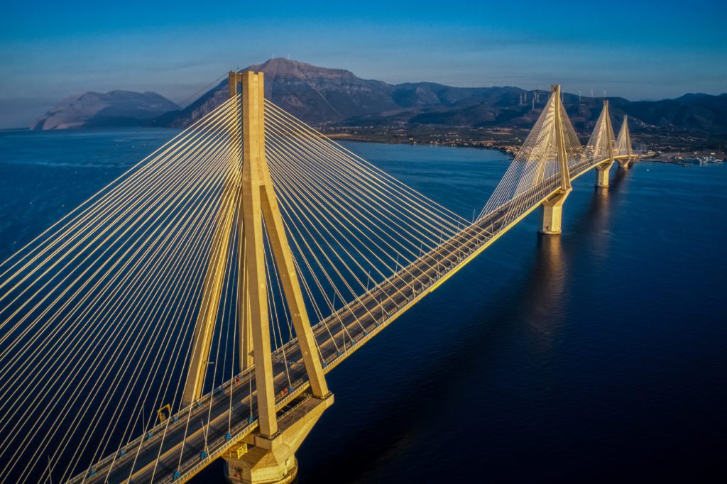 Θα άντεχε η γέφυρα Ρίου Αντιρρίου ένα χτύπημα σαν της Βαλτιμόρης; (Video)