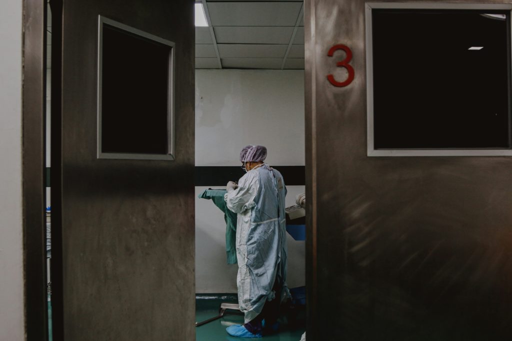 Κορονοϊός: Η πανδημία μείωσε το μέσο προσδόκιμο ζωής κατά ενάμιση χρόνο