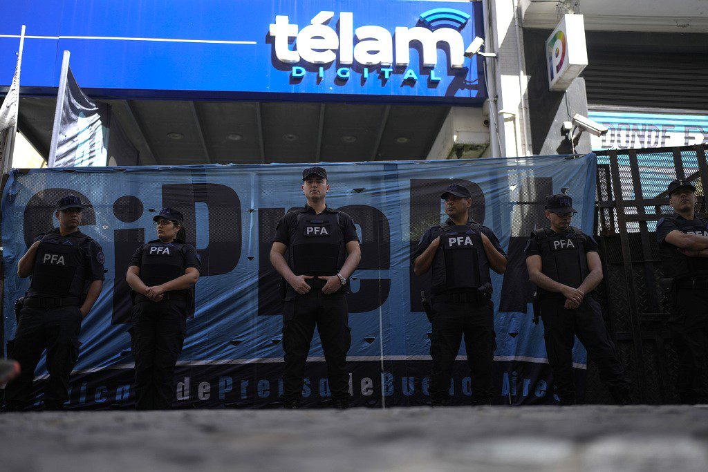 Αργεντινή: Ο ακροδεξιός Μιλέι προσπαθεί να ελέγξει την ενημέρωση κλείνοντας το κρατικό πρακτορείο ειδήσεων «Telam»
