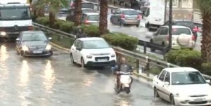 Καταιγίδα Emil: Πλημμύρα στην Παραλιακή &#8211; Κυκλοφοριακό χάος σε πολλούς δρόμους της Αθήνας