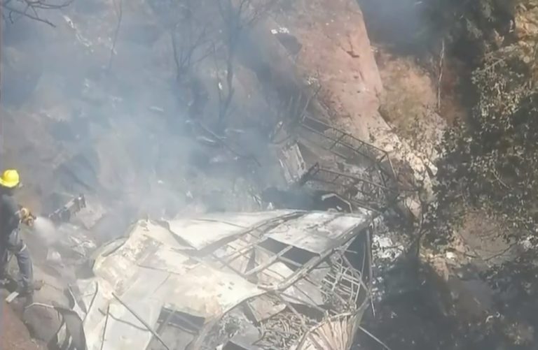 Νότια Αφρική: Λεωφορείο έπεσε από γέφυρα παρασύροντας στον θάνατο 45 επιβαίνοντες (Video)