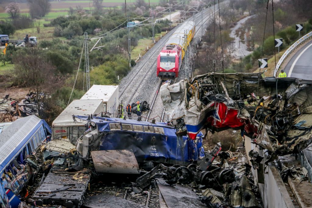 Τέμπη: Ελεύθεροι με εγγυήσεις 900 και 800 χιλιάδων ευρώ άλλοι δύο της ΕΡΓΟΣΕ για τη σύμβαση 717