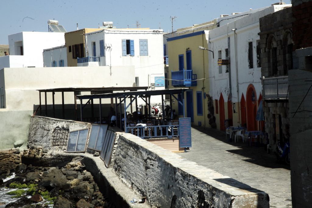 Φρίκη στη Νίσυρο: «Τσουνάμι» καταγγελιών για τον αρχαιοφύλακα – Έδινε στα παιδιά ναρκωτικά και ερωτικά παιχνίδια (Video)
