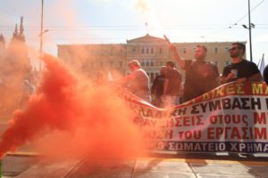 Απεργία: Ηχηρό μήνυμα για ζωή με αξιοπρέπεια &#8211; Πλήθος κόσμου στο κέντρο της Αθήνας (Photos)